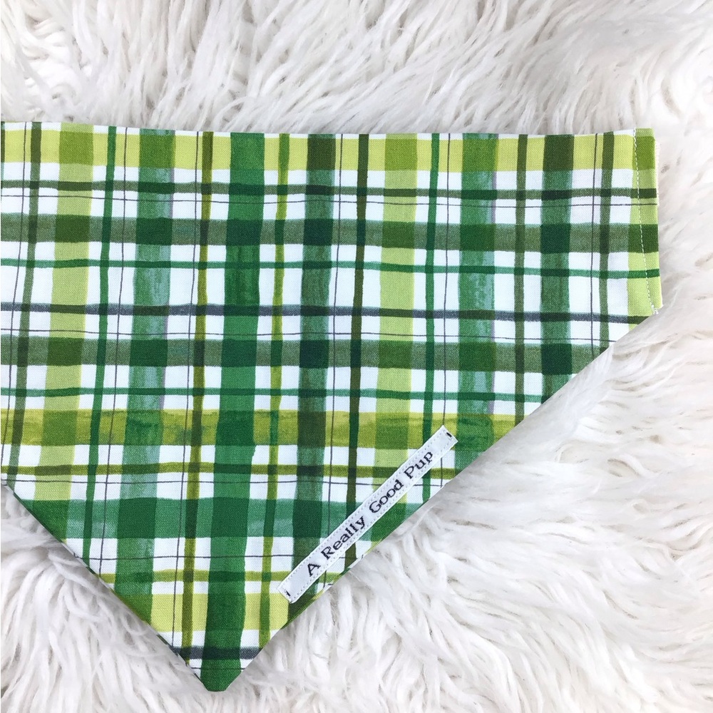 🐶 4 for $16 DOG BANDANA ☘️